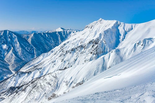 冬の谷川岳登山道からの景色の写真