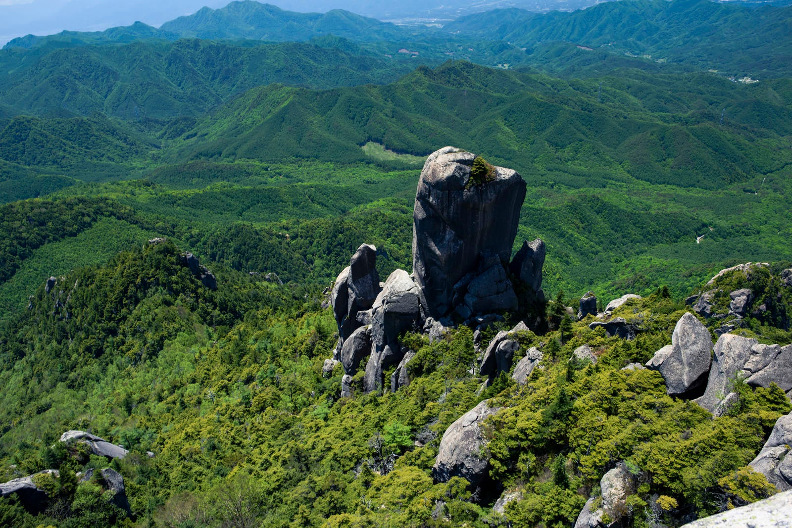 「瑞牆山の大ヤスリ岩」の写真