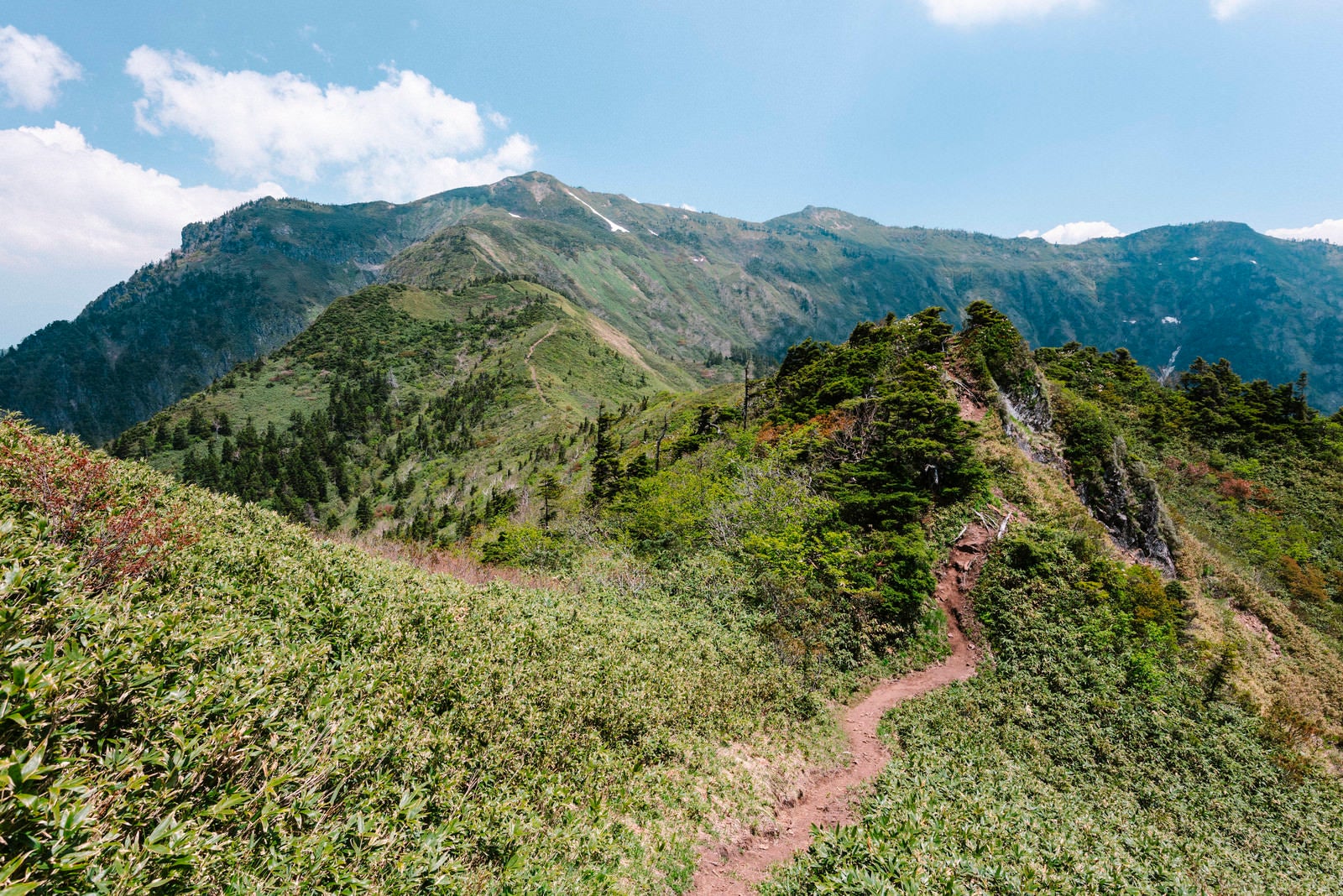 「剣ヶ峰から見る沖武尊」の写真