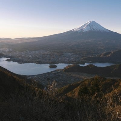 新道峠から見る朝の富士山の写真