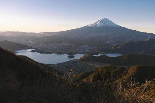 新道峠から見る朝の富士山の写真