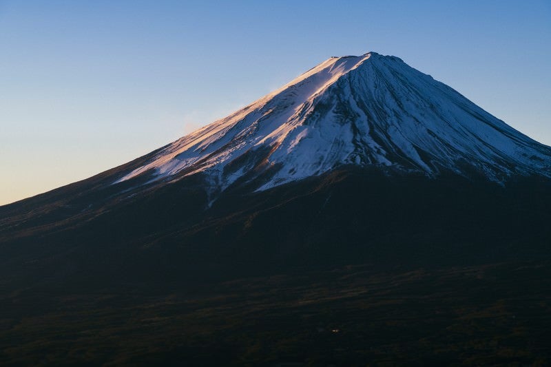 朝の富士山の写真