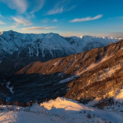 西穂高岳から見る冬の笠ヶ岳の写真
