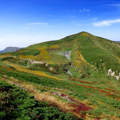 西朝日岳への稜線（大朝日岳）の写真