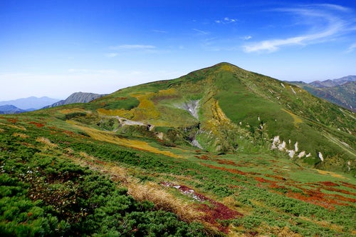 西朝日岳への稜線（大朝日岳）の写真