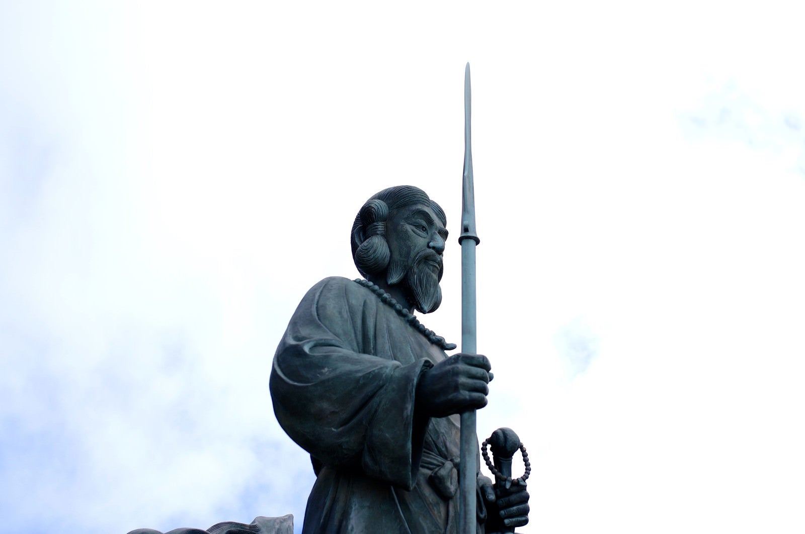 「男体山山頂の日本武尊（やまとたけるのみこと）」の写真