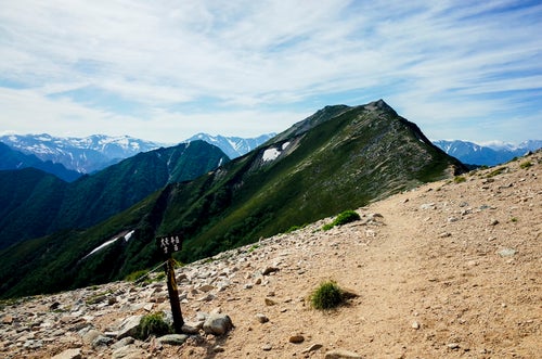 北アルプス奥地へと向かう稜線（常念岳）の写真