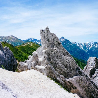 快晴の空の下のイルカ岩（常念岳）の写真