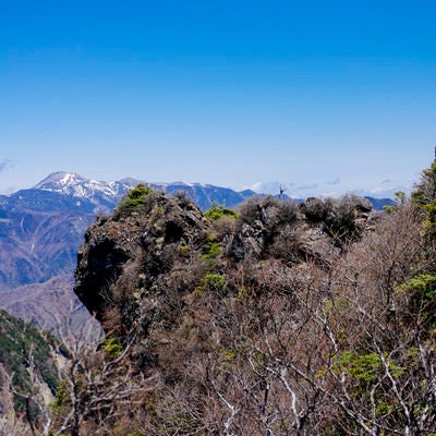 崖が続く皇海山クラシックルートの写真