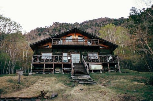 皇海山の麓にある庚申山荘の写真