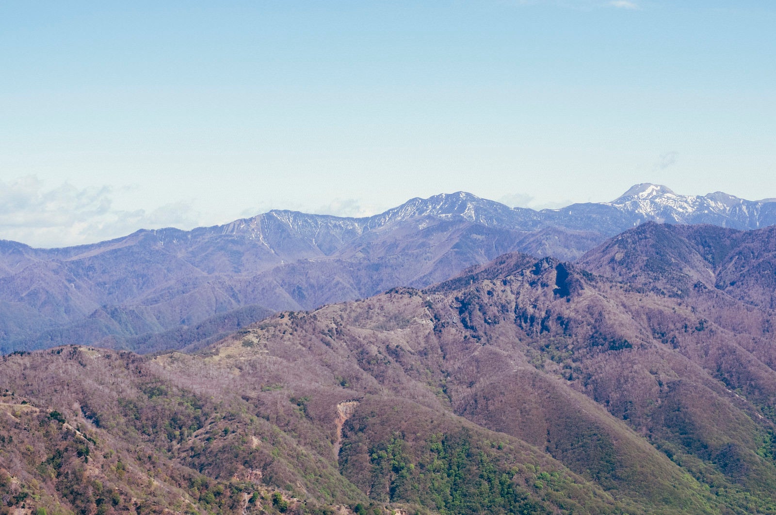 「皇海山クラシックルートからの日光白根山方面の眺め」の写真
