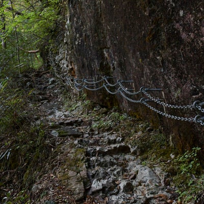 岩壁を登る鎖の手すり（大杉谷）の写真