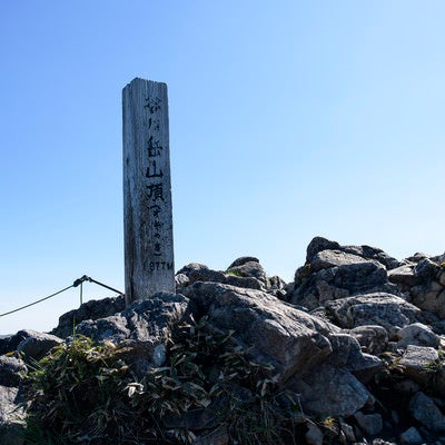 谷川岳オキの耳山頂標の写真