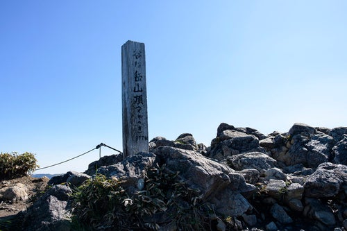 谷川岳オキの耳山頂標の写真