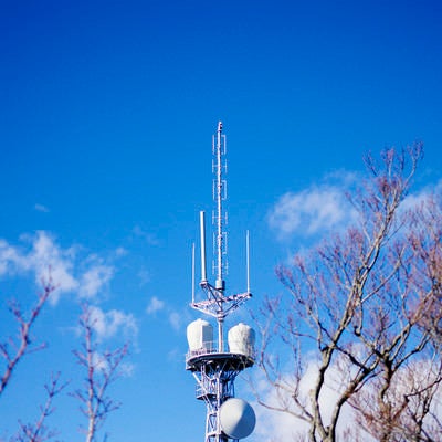 筑波山に立つ鉄塔の先端の写真