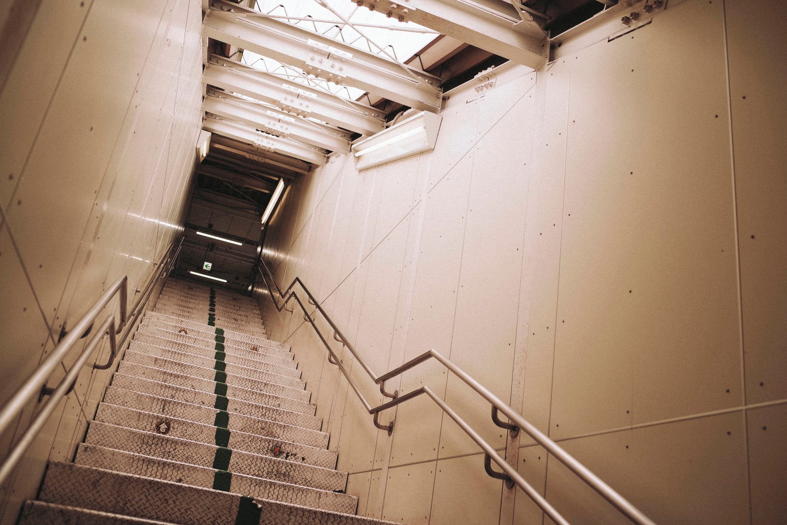 「無機質な階段」の写真