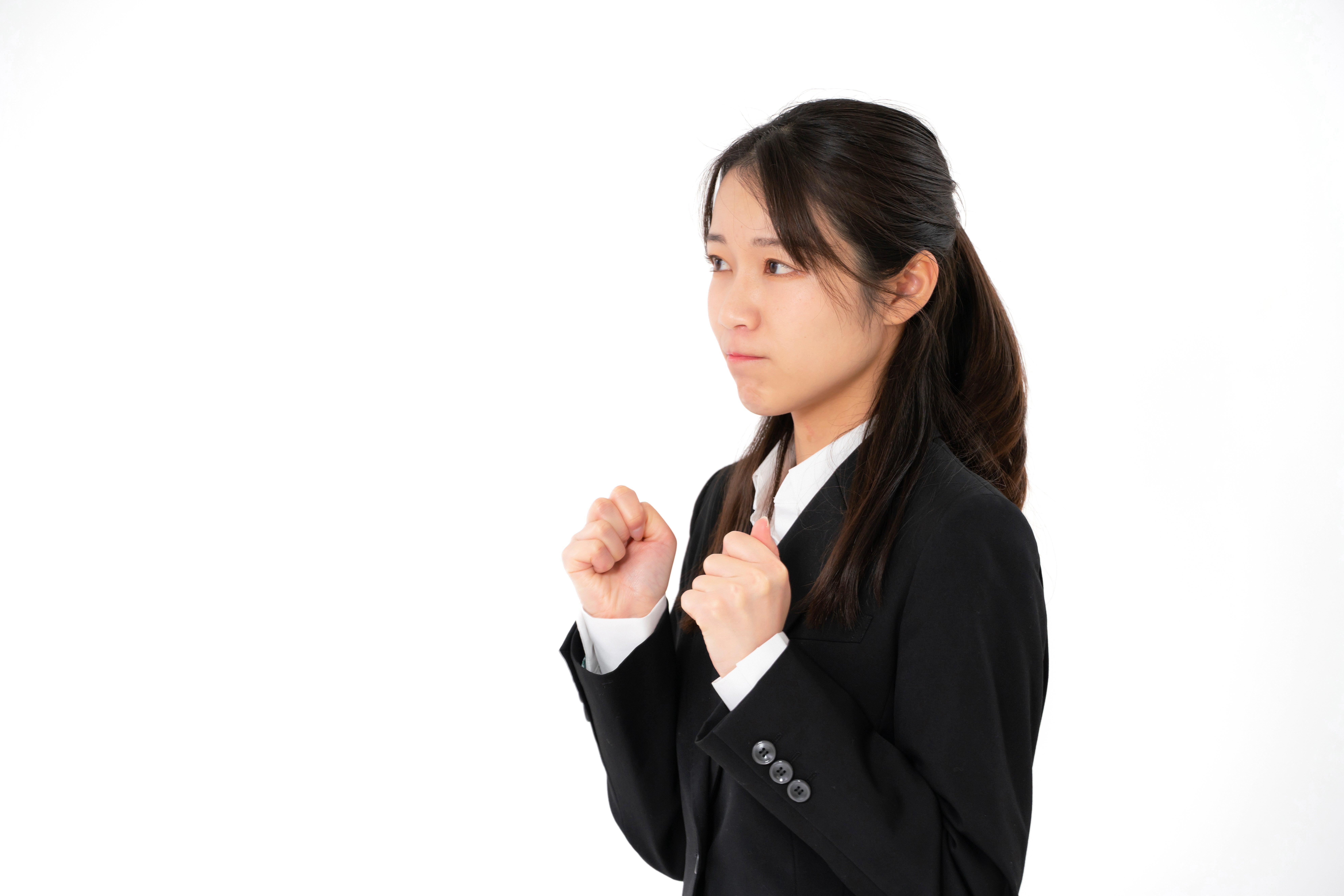 グッと我慢する女性社員の無料の写真素材 - ID.77999｜フリー素材 ぱくたそ