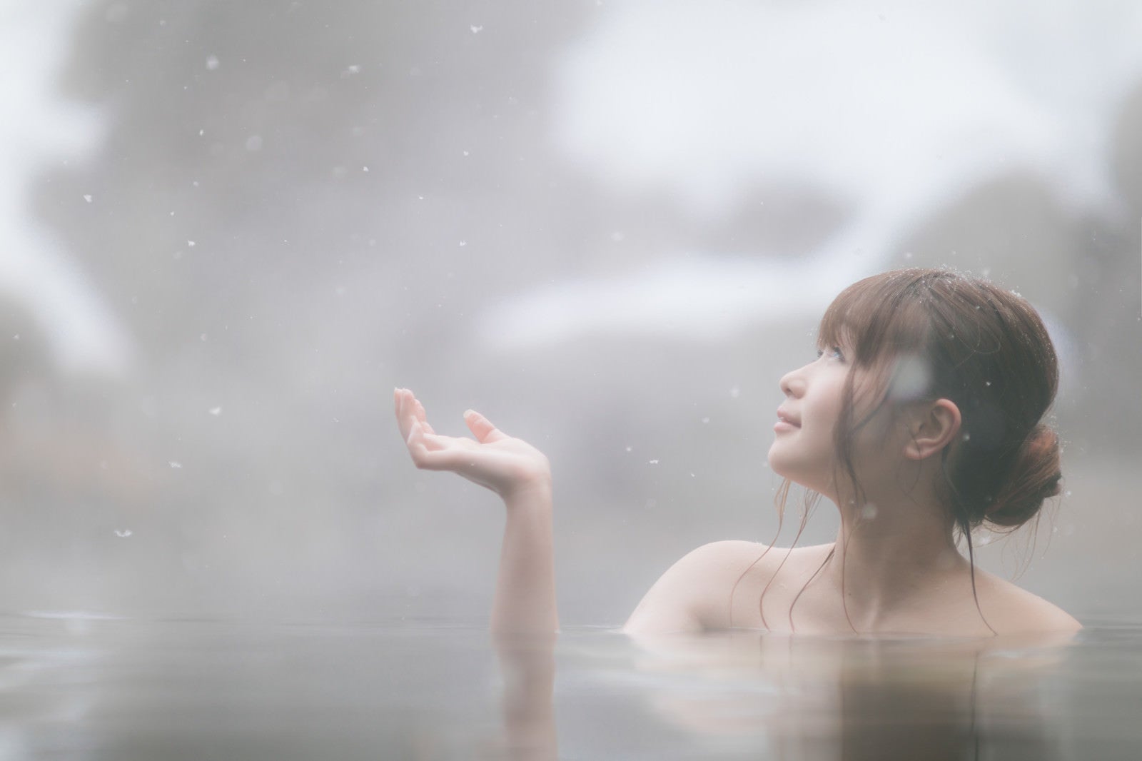 「雪と温泉と美女」の写真［モデル：茜さや］