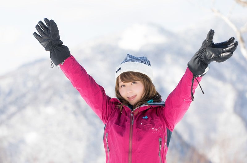 「今ね、標高1,800メートル、氷点下15℃なの！」と喜ぶ登頂女子の写真