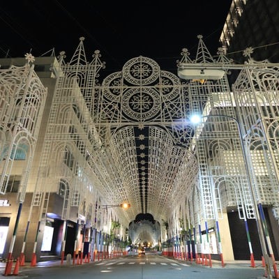 ライトアップされる前の神戸ルミナリエの写真