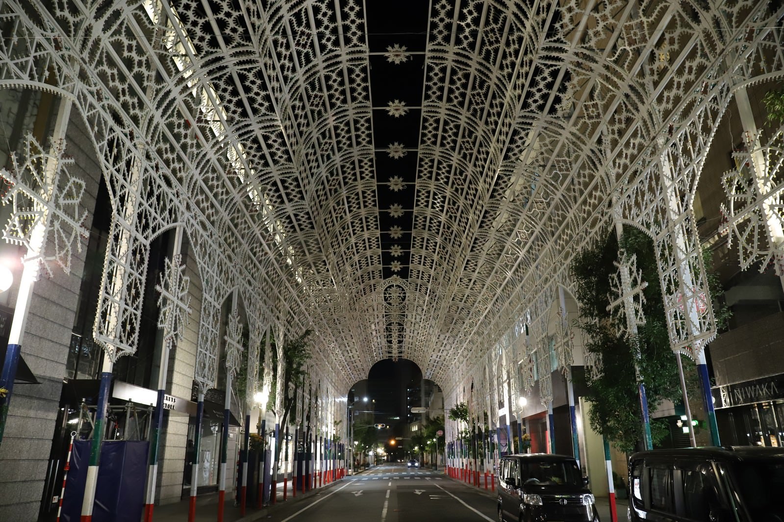 「神戸ルミナリエ点灯前の様子（消灯時）」の写真