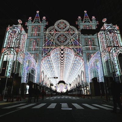 ライトアップされた電飾（神戸ルミナリエ）の写真