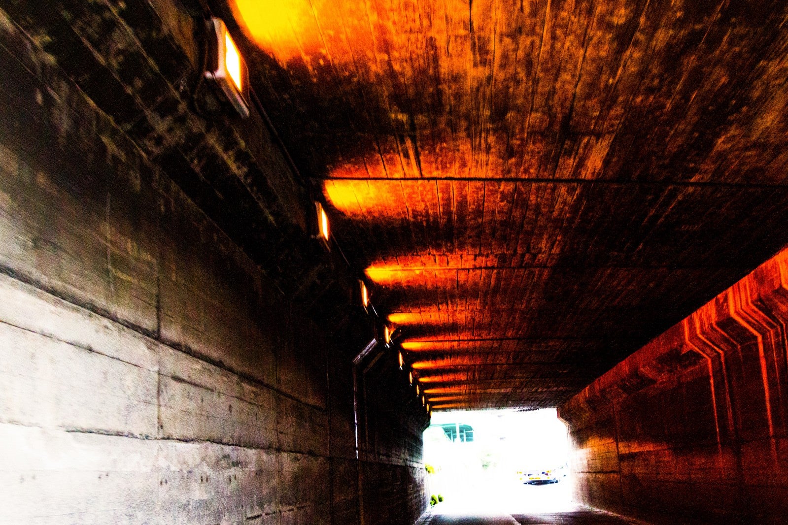 「老朽化したトンネル」の写真