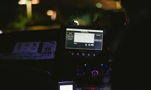 タクシーの精算（シンガポール）の写真