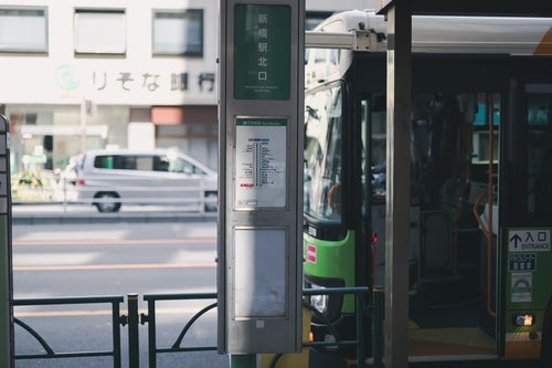 新橋駅北口のバス停の写真