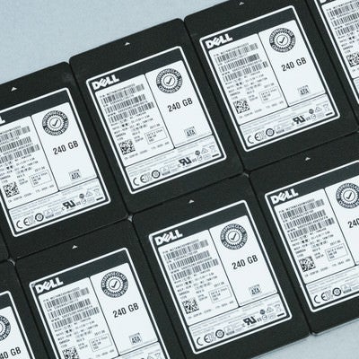並べられた複数台のSSD 250GBの写真
