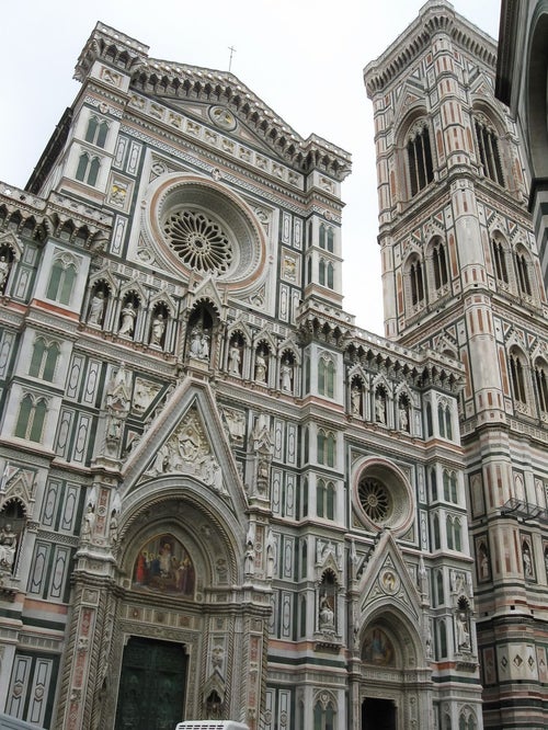 フィレンツェの大聖堂のファサードの写真