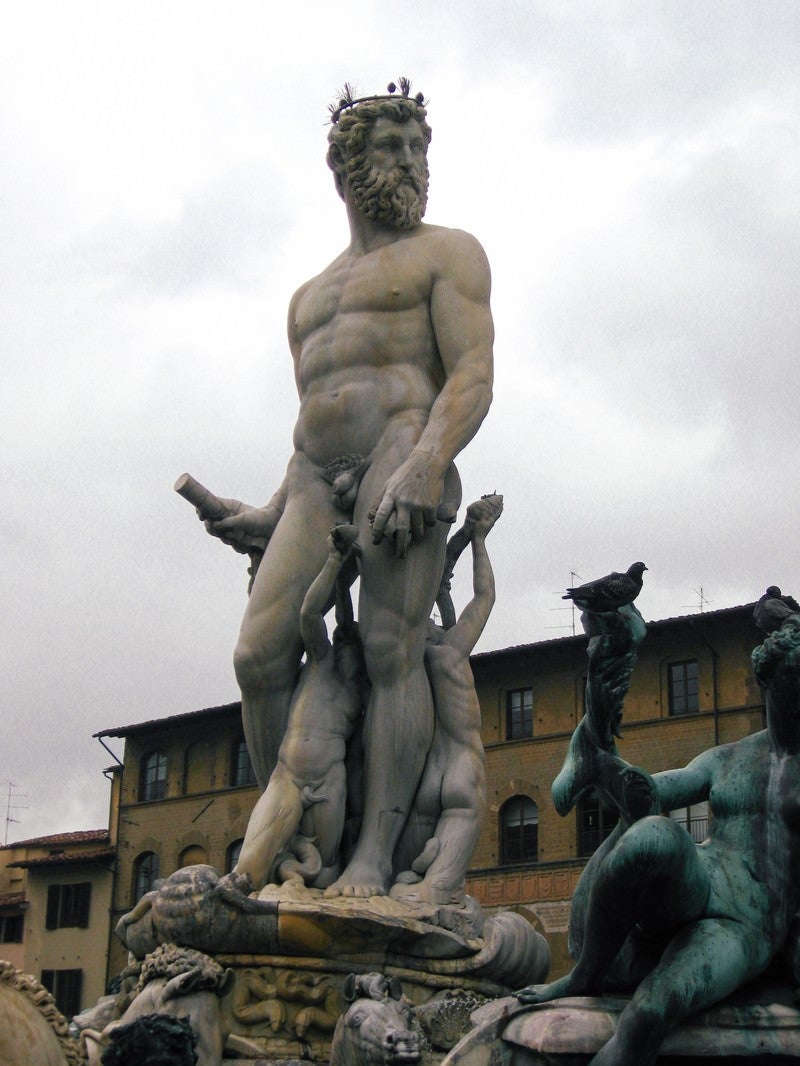「フィレンツェの石像（イタリア）」の写真