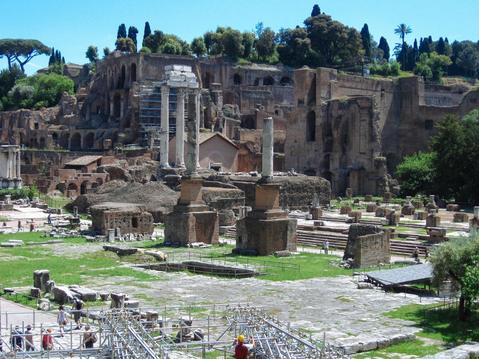 「修復中のフォロロマーノ（ローマ）」の写真