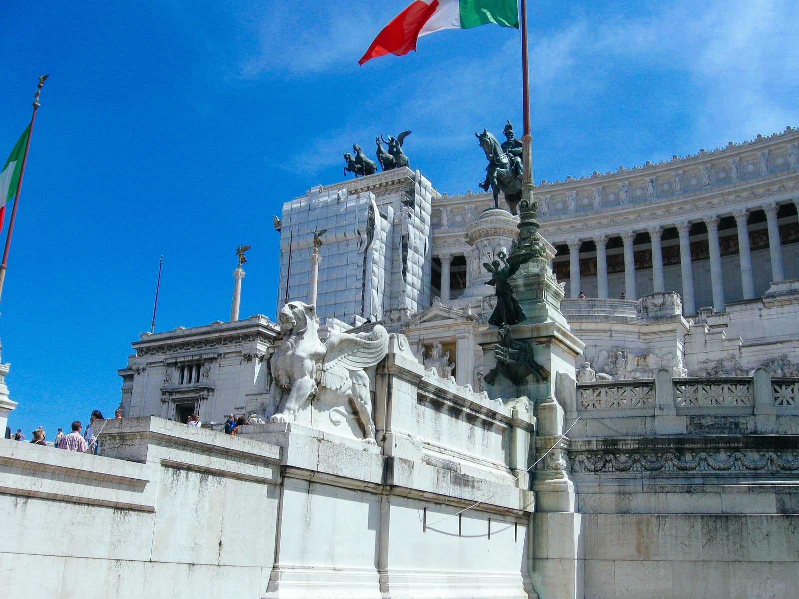 「ローマの美術館と石像（イタリア）」の写真