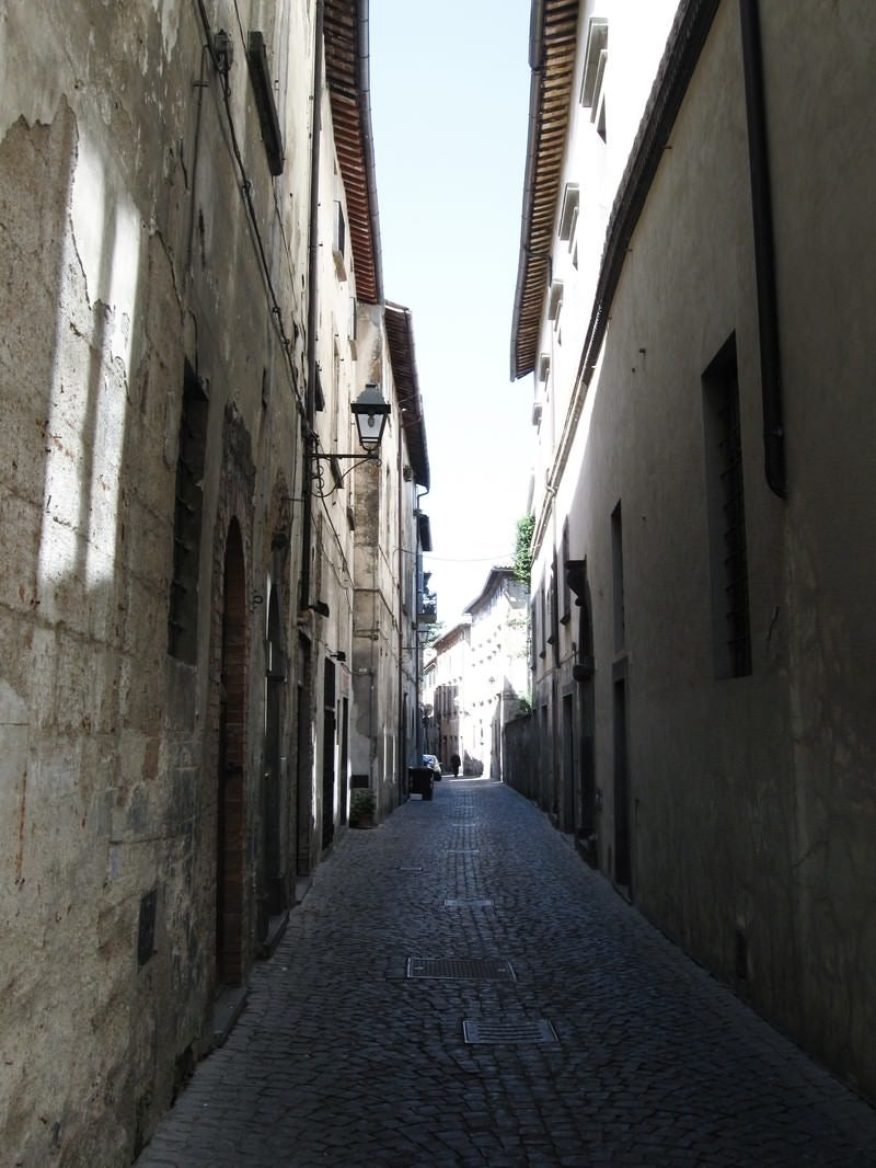 「オルヴィエートの路地裏（イタリア）」の写真
