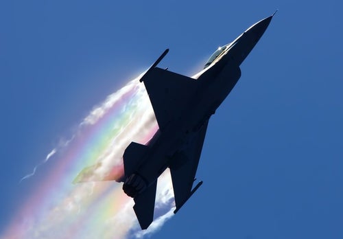 米軍F-16 with Rainbowの写真