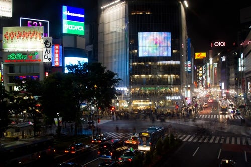 夜の渋谷交差点の写真