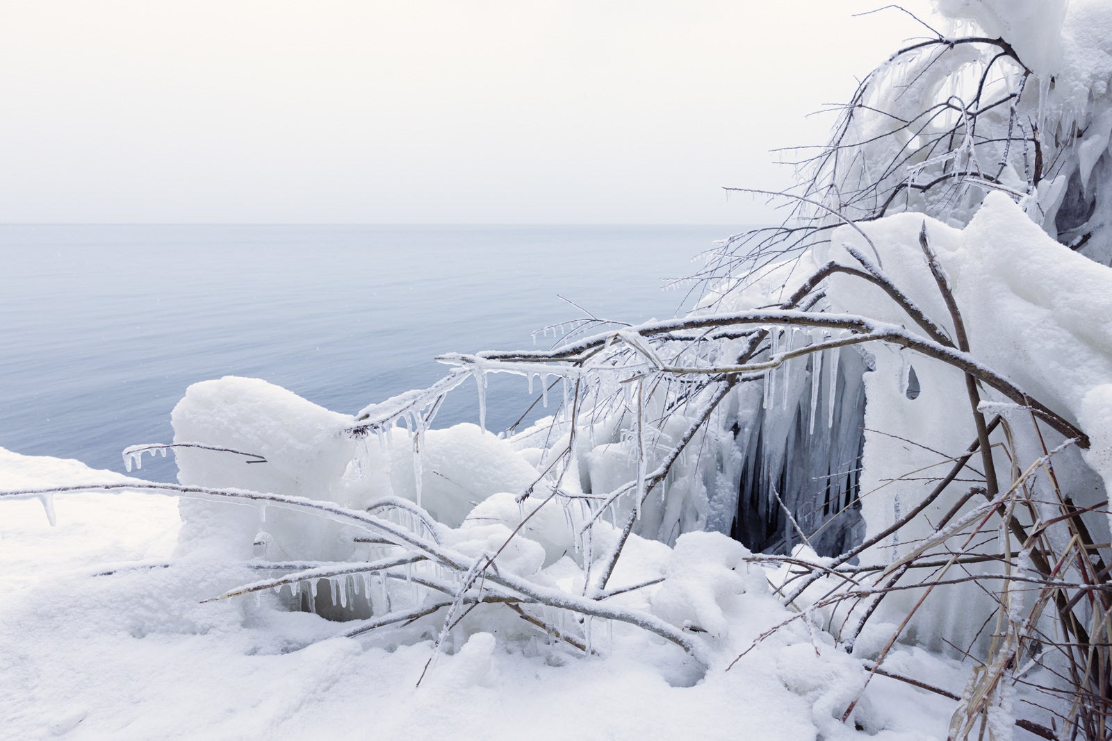 「猪苗代湖しぶき氷前」の写真
