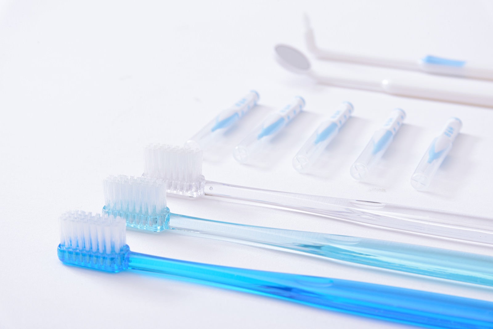 「清潔に管理された歯ブラシ」の写真