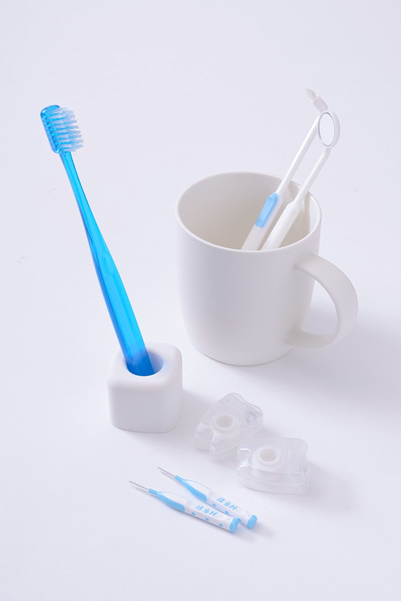 「口腔ケアする為に揃えた歯磨きセット」の写真
