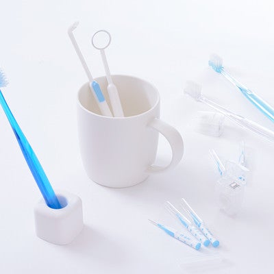 歯ブラシと口腔ケアセットの写真
