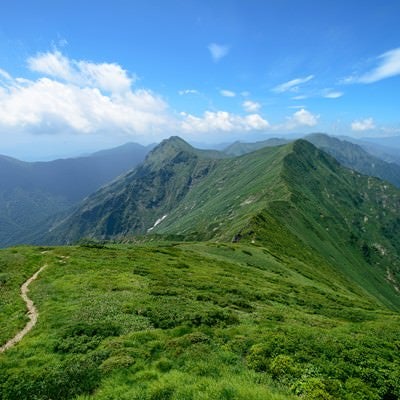 谷川岳にある川棚の頭と万太郎山の景色の写真