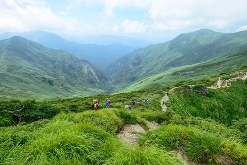 谷川連峰オキの耳へ続く登山道の写真