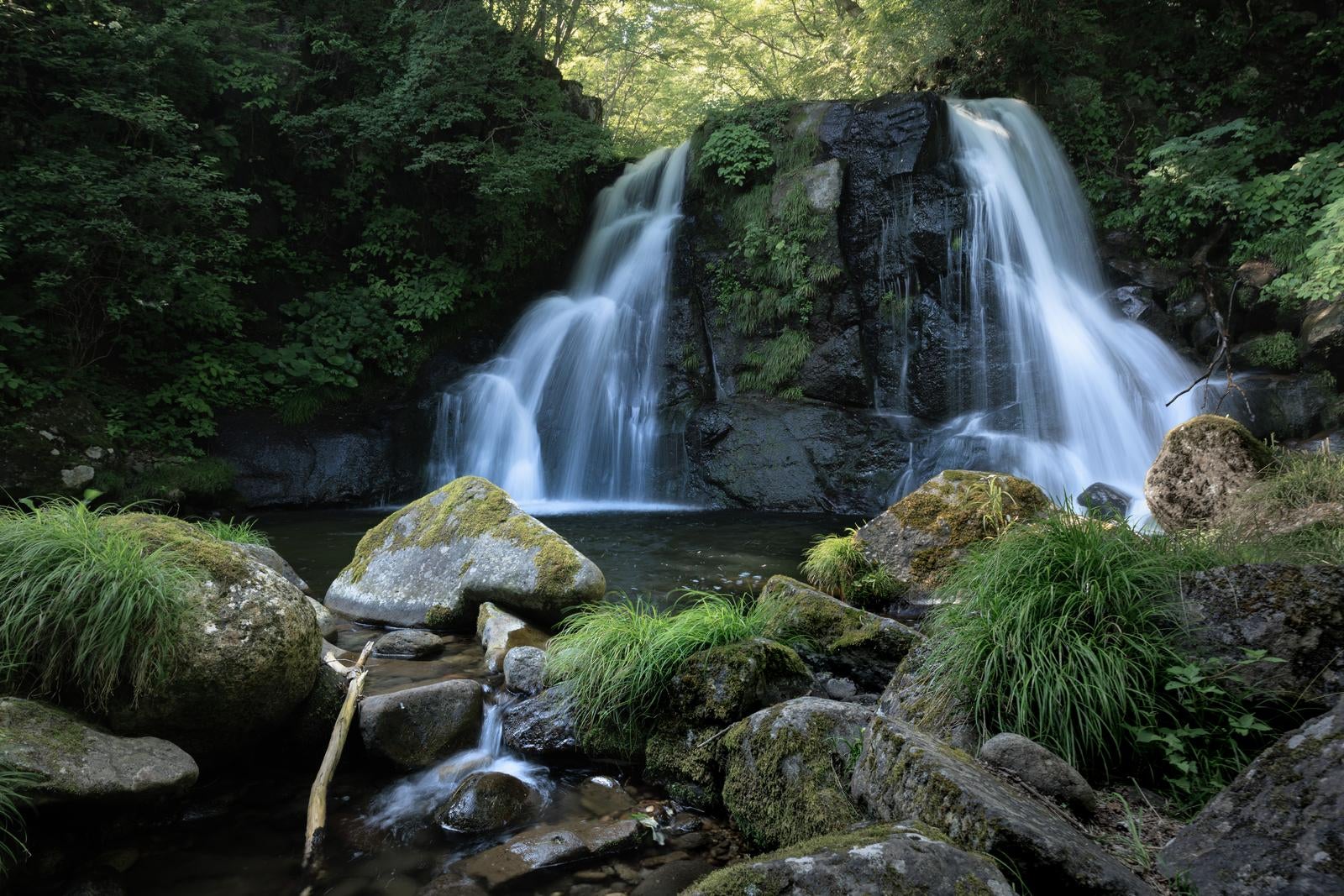 「天栄村の自然の中で感じる明神滝への旅」の写真