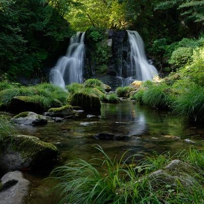 明神滝と自然の写真