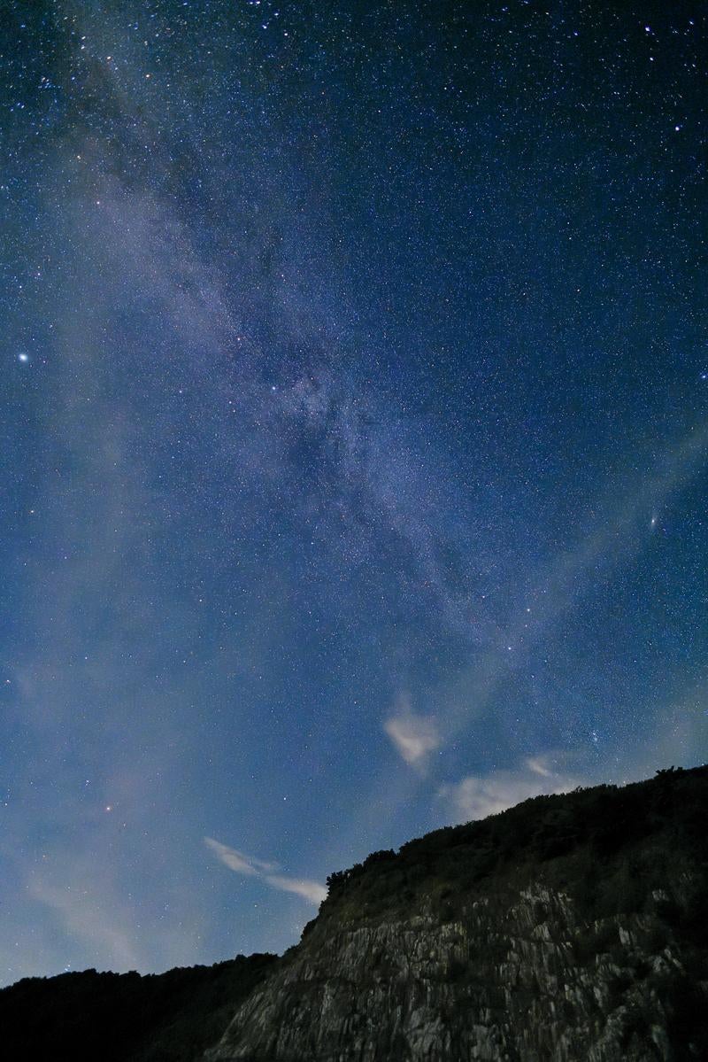 「星の村天文台の崖からの夜空の幻想」の写真