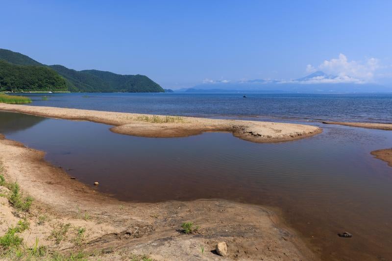 磐梯山を望む青松浜の写真