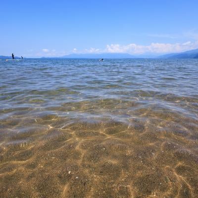 透明度の高い館浜の写真