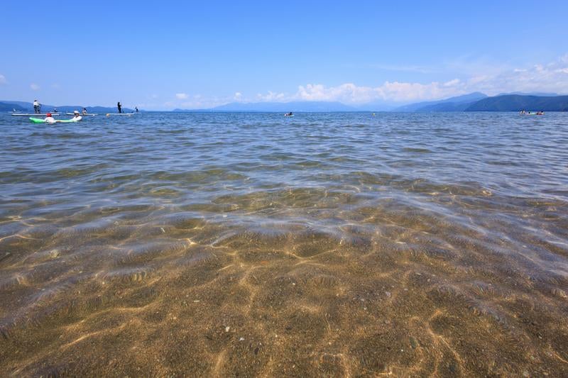 透明度の高い館浜の写真