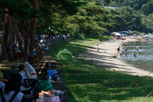 アウトドア活動で賑わう舟津公園の写真